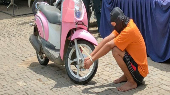 Pelaku pencurian sepeda motor di Tangerang. (ilustrasi) 