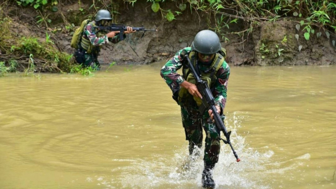 VIVA Militer: Prajurit Yonif 11/Marinir serang markas KKB Papua