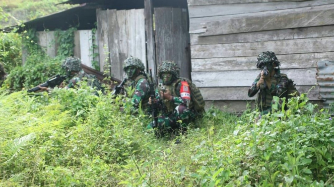 VIVA Militer: Prajurit Yonif 11/Marinir serang markas KKB Papua