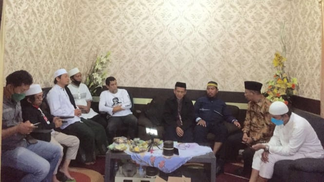 Aktivis Ormas Islam di Makassar Datang ke Kemenag Sulsel Terkait Spanduk Natal