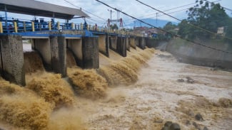 Puncak Bogor Diguyur Hujan, Bendung Katulampa Siaga 3 dengan Ketinggian Air 90 Cm