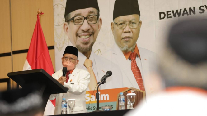Ketua Dewan Syariah Pusat (DSP) PKS Surahman Hidayat