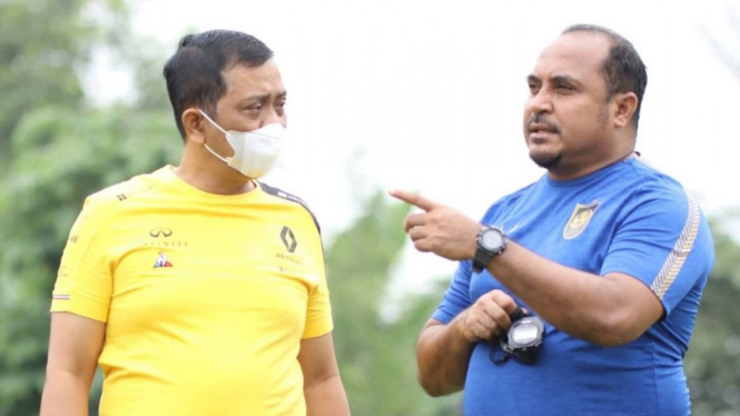 Pelatih PSIS Semarang, Imran Nahumarury (kanan)