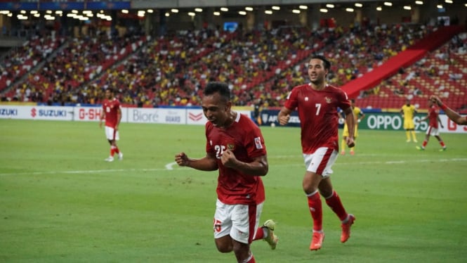 Winger Timnas Indonesia Irfan Jaya merayakan gol ke gawang Malaysia di Piala AFF 2020