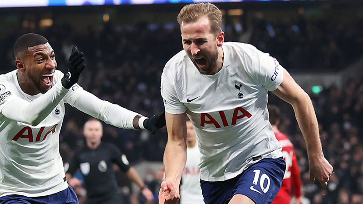 Selebrasi Harry Kane usai bobol gawang Liverpool