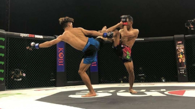 Novan Kaunang tendang muka Ade Permana di Fight Night 55 One Pride MMA