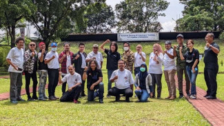 Abdul Luky dan Mimi Juarai Lomba Menembak Pakai Senjata Pindad SS2-V4