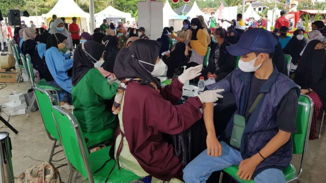 Sentra Vaksin tvOne, ANTV, Group VIVA di Institute Ummul Quro Al-Islam, Bogor