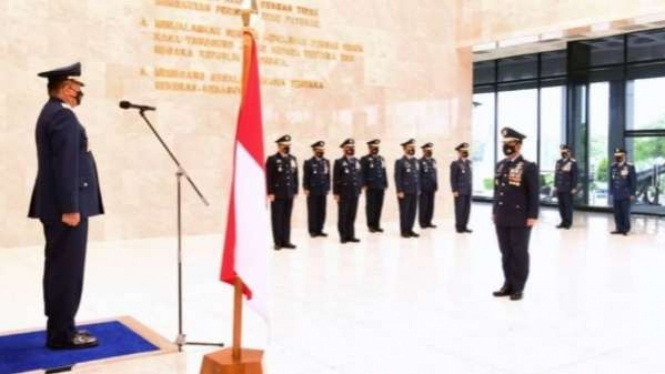 VIVA Militer: KSAU sematkan Bintang Kehormatan ke 8 Pati TNI AU
