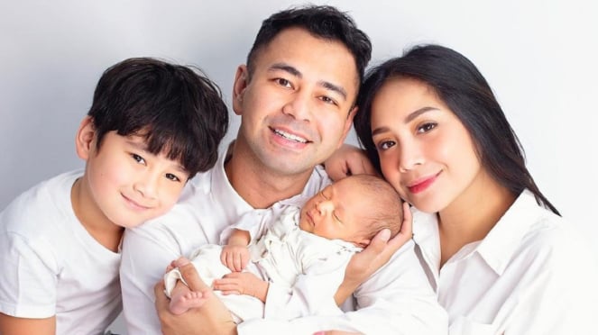 Raffi Ahmad - Nagita Slavina Dapat Kejutan dari Rafathar dan Rayyanza