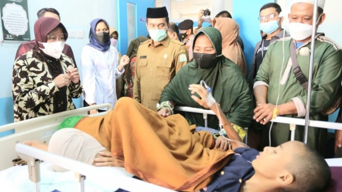 Mensos Risma temui Rizki, pengidap kanker di Aceh (21/12)