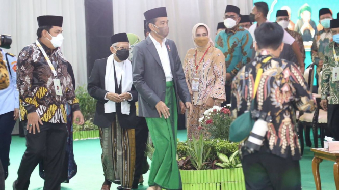 Presiden Jokowi dan Wapres Ma'ruf Amin saat buka Muktamar NU ke-34 di Lampung.