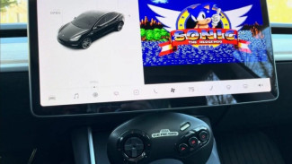 Pemilik Tesla Bisa Mainkan Game Sonic the Hedgehog di Ruang Kabin