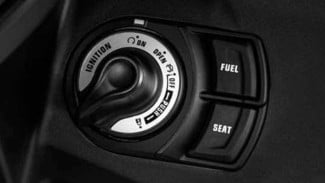 Sering Dianggap Sama, Ternyata Ini Bedanya Keyless dan Smart Key di Motor