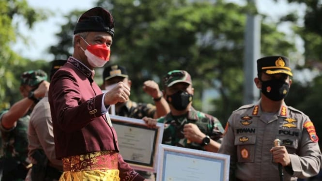 Gubernur Jawa Tengah Ganjar Pranowo saat apel pasukan pengamanan Nataru.