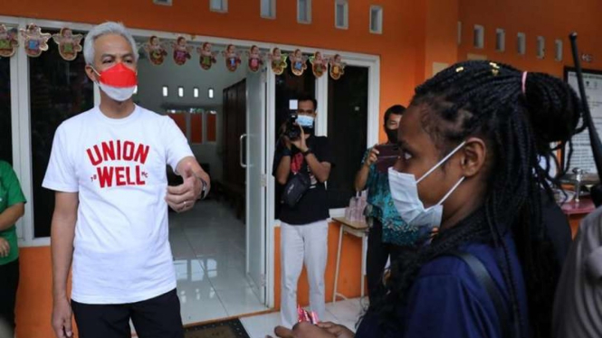 Gubernur Jateng Ganjar Pranowo mendatangi asrama mahasiswa asal Papua