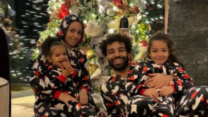 Mohamed Salah dan keluarganya merayakan Natal 2021.
