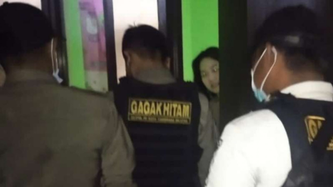 Satpol PP Kota Tangerang grebek kos-kosan.