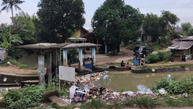 Air Sungai Digunakan Warga di Kabupaten Tangerang Untuk MCK