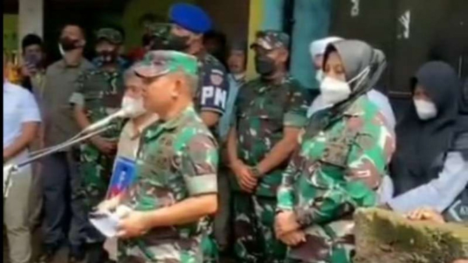 VIVA Militer: KSAD Jenderal TNI Dudung datangi rumah korban tabrak lari Nagreg