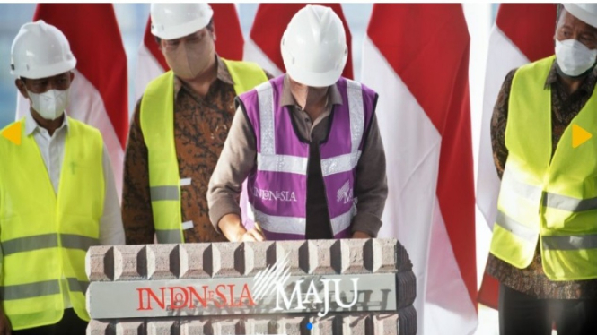 Presiden Jokowi meresmikan smelter nikel milik PT Gunbuster Nickel Industry