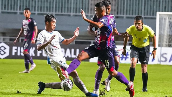 Pertandingan Rans Cilegon FC melawan PSIM Yogyakarta