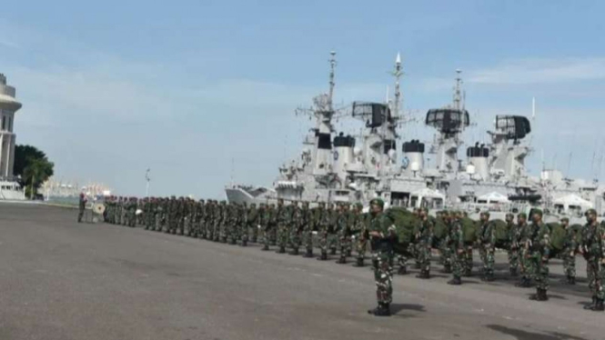 VIVA Militer: Pasukan Yonif Mekanis 512/QY tiba di Surabaya