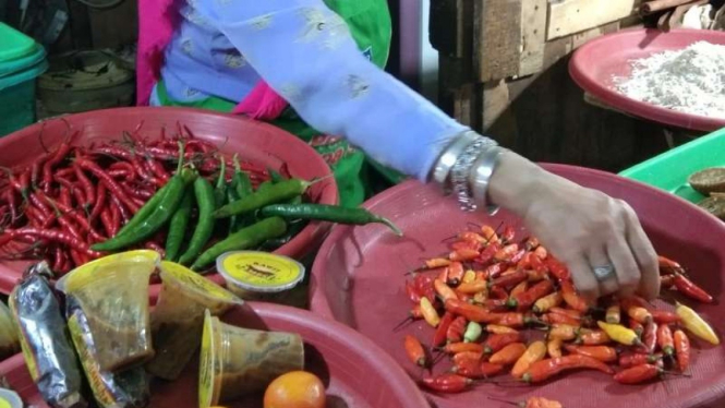 Pedagang sayur di Pasar Palmerah.