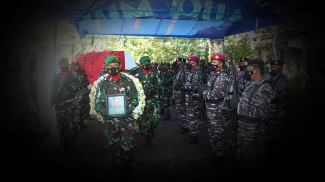 VIVA Militer: Prosesi pemakaman Peltu Sutardi.