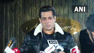 3 Kali Digigit Ular Berbisa, Salman Khan Dilarikan ke Rumah Sakit
