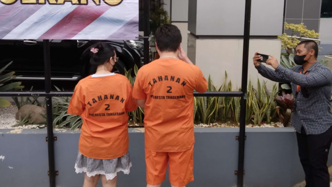 Pasangan Suami Istri Pemalsu Merek Kasur Ditangkap di Tangerang