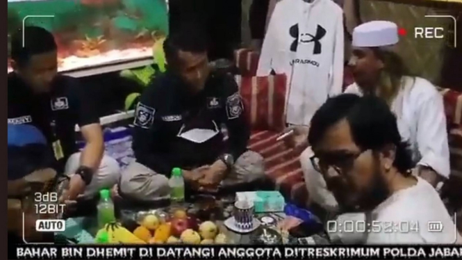 Viral video Habib Bahar Smith didatangi tim Polda Jawa Barat.