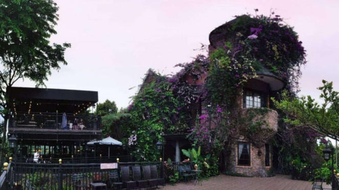  Edensor Hills