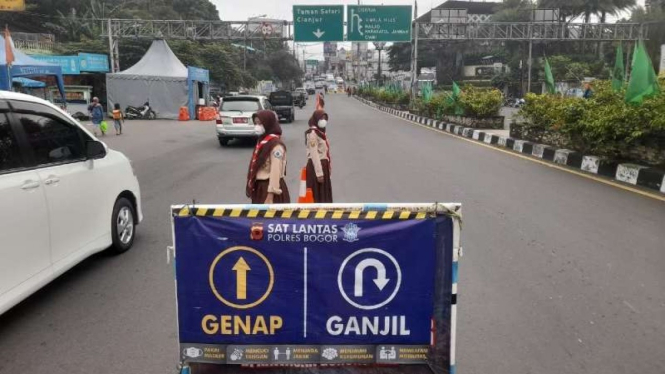 Polisi mengantisipasi membelukdaknya wisatawan di kawasan Puncak. Lakukan pengalihan lalu lintas