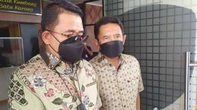 Direktur Reserse Kriminal Khusus Polda Jawa Barat Kombes Pol Arief Rachman (kiri) bersama Direktur Reserse Kriminal Umum Polda Jawa Barat Kombes Pol Yani Sudarto.
