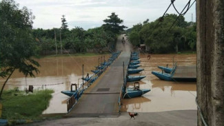 6 Fakta Jembatan Perahu H Endang di Karawang, Untung Puluhan Juta