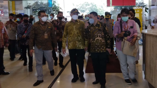 Muhadjir Effendy Meninjau Pusat Perbelanjaan di Tangerang Jelang Tahun Baru
