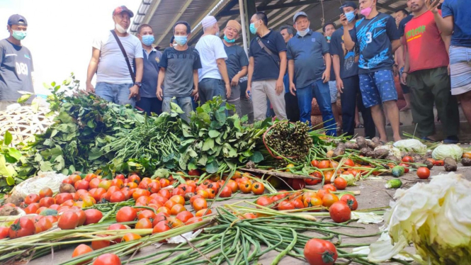 Protes pedagang pasar Induk Jatiuwung