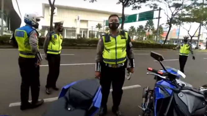 Polisi tilang dan kuras bensin moge sunmori