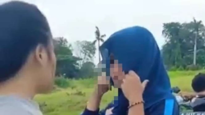 Seorang remaja perempuan di Bekasi jadi korban persekusi.