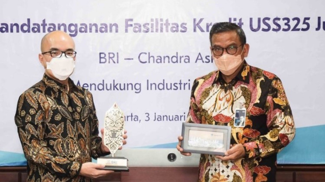 BRI (BBRI) bersama PT Chandra Asri Petrochemical Tbk (TPIA) melakukan penandatanganan perjanjian fasilitas pembiayaan dan transaksi senilai US$325 juta.