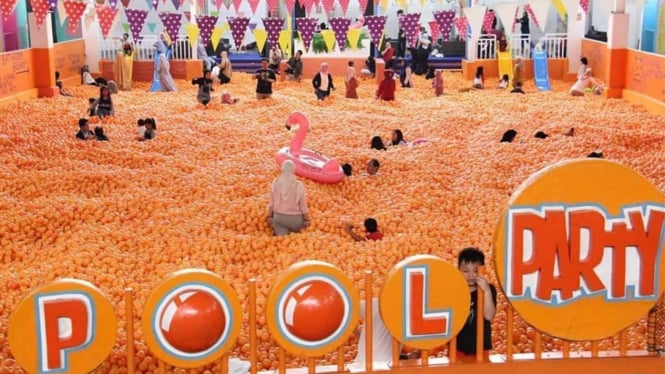 Mandi Bola Terbesar, Centrum Million Balls