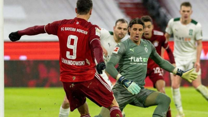Striker Bayern Munich, Robert Lewandowski melawan Borussia Moenchengladbach