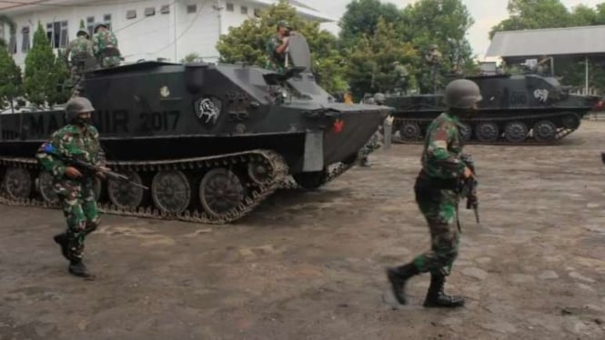 VIVA Militer: Pergerakan pasukan Marinir dan tank BTR 50 PM