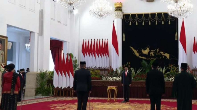 Presiden Jokowi melantik tiga duta besar di Istana Merdeka, Jakarta.