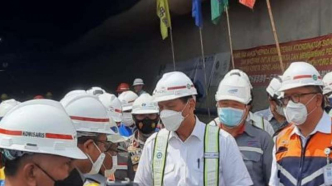 Menko Luhut Kunjungi Proyek Kereta Cepat Jakarta-Bandung.
