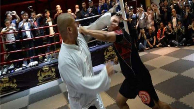 Petarung MMA China habisi master beladiri 
