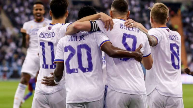 Pemain Real Madrid rayakan gol.