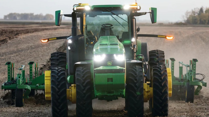 John Deere sudah mengeluarkan spesikasi traktor tanpa pengendara yang akan segera diproduksi massal. (Supplied: John Deere)