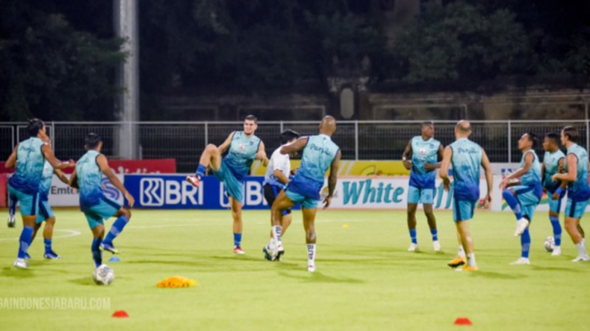 Pemain Persib Bandung latihan